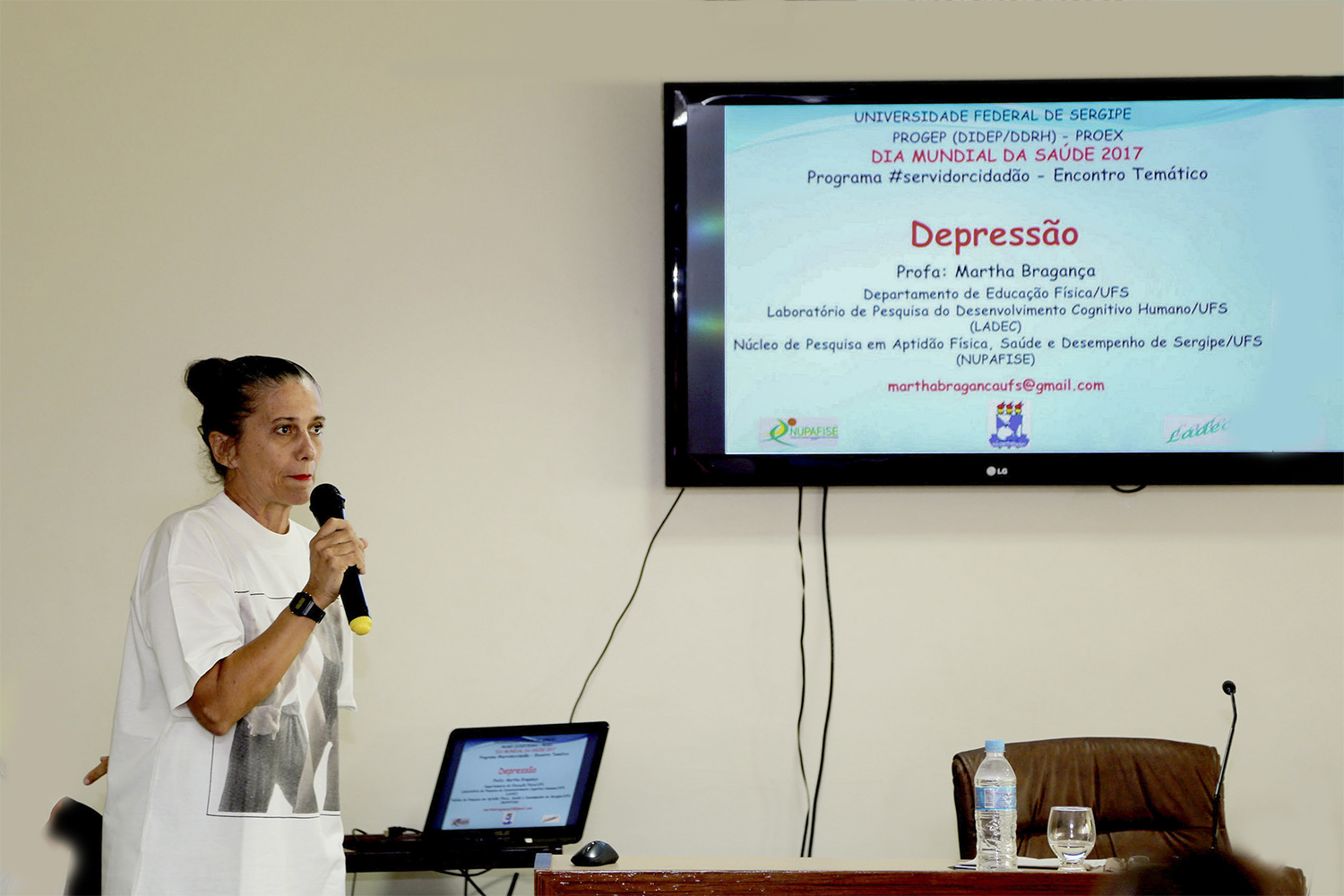 A professora do Departamento de Educação Física Martha Bragança foi uma das palestrantes. (fotos: Schirlene Reis/Ascom UFS)