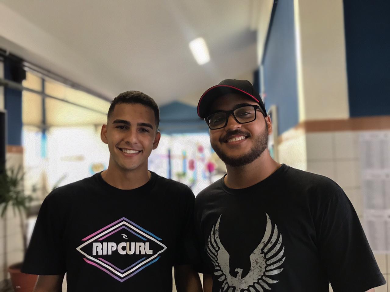 Ruanan Makalister, aprovado em Educação Física na Universidade Tiradentes (Unit), e João Vitor Paixão, aprovado no curso de Ciências Atuariais (UFS)