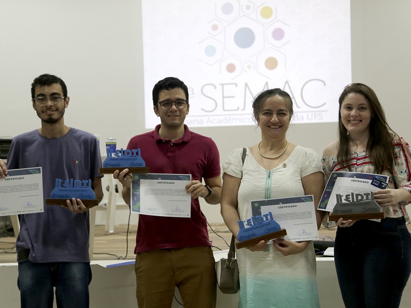 Estudantes e orientadores são premiados no último dia da Semac