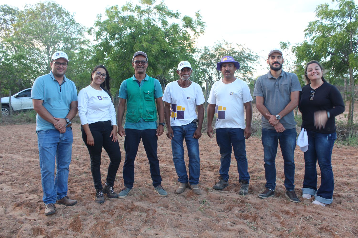 Equipe da UFS, representantes do Consórcio Agroecológico do território Alto Sertão Sergipano, e Diaconia, em Porto da Folha.